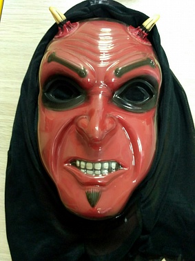 Маска черта с кровью